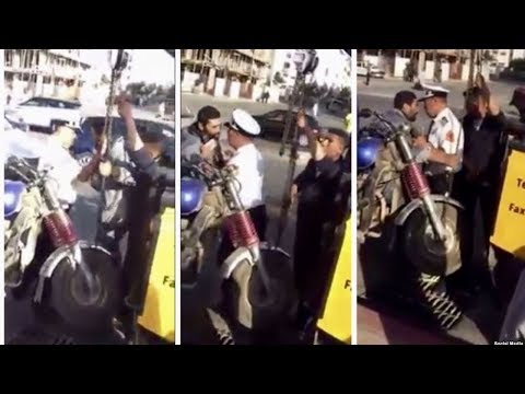 سائق التريبورتور يقدم هدية للشرطة الذي شتمه