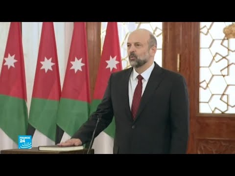 شاهد حكومة الملقي تستقيل وعمر الرزاز يُكلف بتشكيل جديدة