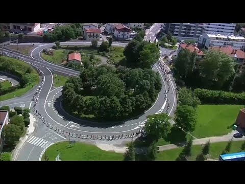 شاهد سلسلة بشرية بطول 202 كم للمطالبة باستقلال الباسك عن اسبانيا