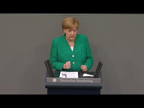 ميركل تُذكّر بقيم الاتحاد الأوروبي في حديثها عن الهجرة