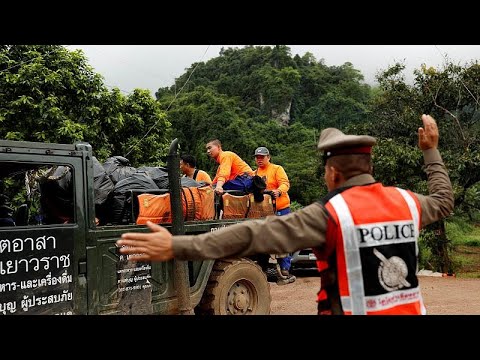 شاهد البدء بعملية إنقاذ الفتية العالقين في المغارة في تايلاند