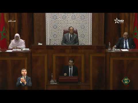 رئيس الحكومة يحيي نساء و رجال التعليم