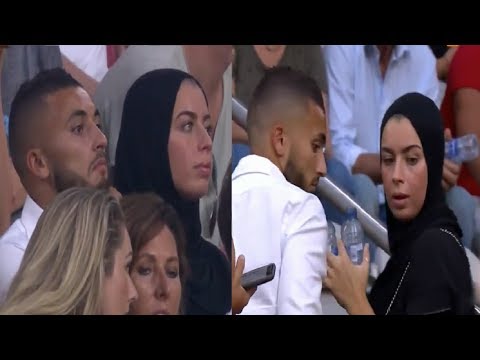 شاهد زكرياء الأبيض رفقة زوجته من مدرجات الملعب بسبب زياش