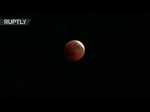 شاهد الخسوف الكلي الأطول للقمر في أثينا