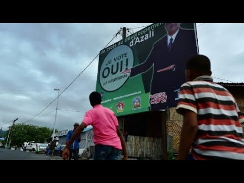 شاهدجزر القمر تجري استفتاء بشأن تعزيز سلطات الرئيس