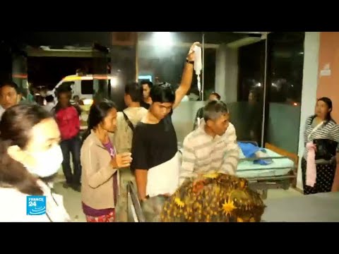 السياح يفرون من جزيرة لومبوك الإندونيسية