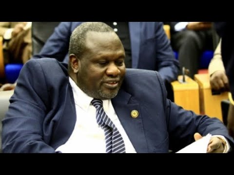 شاهد رياك مشار يُوقع اتفاق السلام النهائي