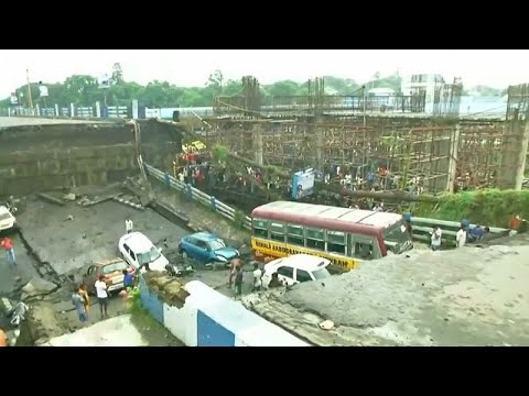 شاهد انهيار جسر في الهند