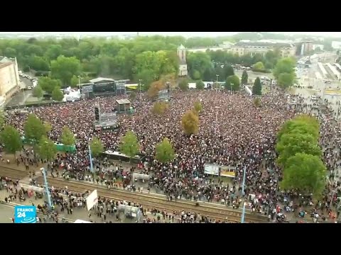 شاهد عشرات الآلاف في حفل موسيقي في ألمانيا