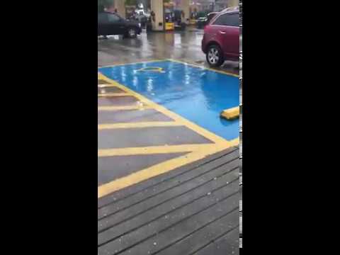 شاهدصدمة مغربي بعد اكتشاف مفاجأة  مثيرة  داخل محطة للبنزين في أميركا