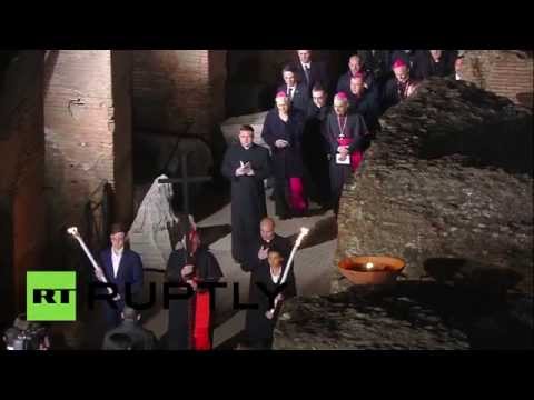 فيديو البابا فرانسيس يترأس السير في درب الصليب