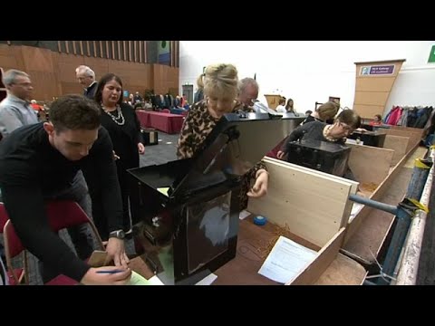 شاهد  الإيرلنديون يصوتون لصالح حذف تهم التكفير من الدستور