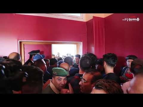 شاهد كارثة تنظيمية في مباراة العيون الاستعراضية وتهميش نجوم الكرة العالمية