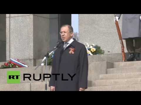 شاهد لافروف يشارك في فعاليات الذكرى الـ70 لتحرير براتيسلافا