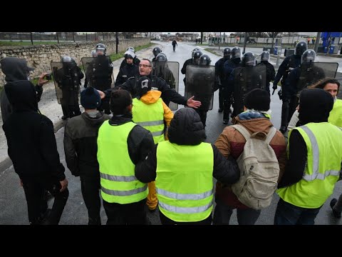 شاهد السترات الصفراء تتحدى الدعوات إلى الهدوء