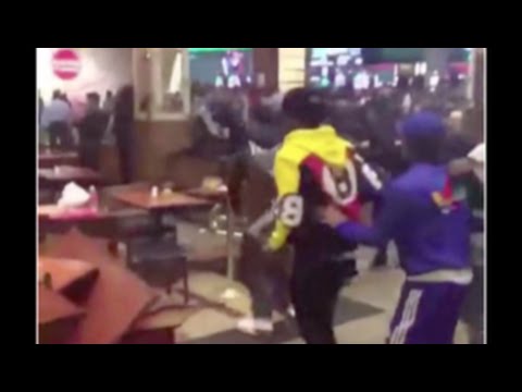 شاهدمشاجرة  في صالة طعام مقهى في نيويورك