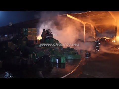 شاهد  حريق هائل بسوق الجملة في مدينة الدارالبيضاء