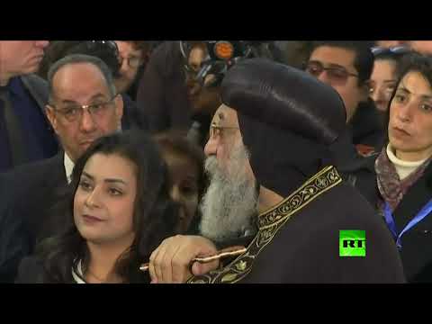 شاهد  إيمانويل ماكرون يلتقي البابا تواضروس الثاني في الكاتدرائية المرقسية