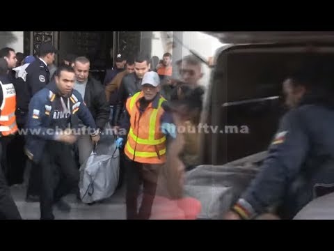 شاهدلحظة استخراج جثة شاب عُثر عليه مقتولًا داخل شقة في فاس