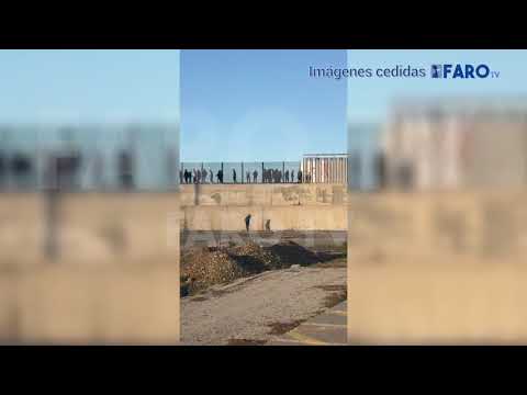 شاهد مواجهات عنيفة بين مغاربة وجزائريين في سبتة