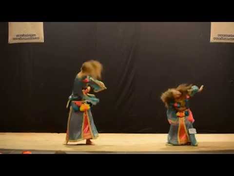 شاهد ماريا المغربية ترقص مع والدتها الأوكرانية