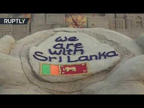 شاهد فنان هندي يصنع مجسمًا من الرمال تضامنًا مع ضحايا سريلانكا