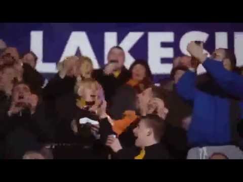 بالفيديو مشجعو برادفورد سيتي يتخلون عن تشجيع فريقهم