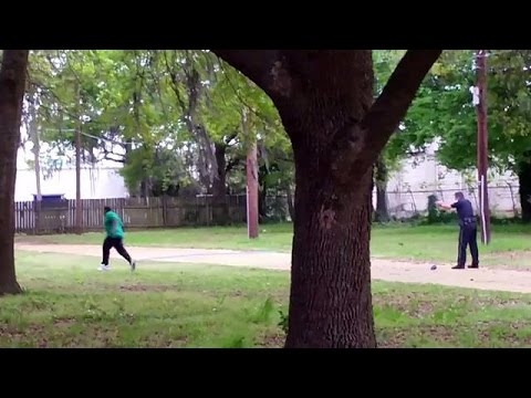 بالفيديو توجيه تهمة القتل لشرطي أميركي أبيض