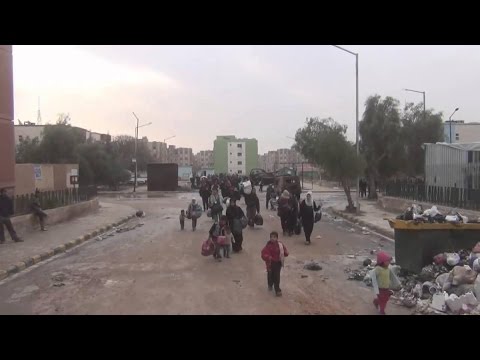 بالفيديو نزوح 2500 أسرة من مخيم اليرموك