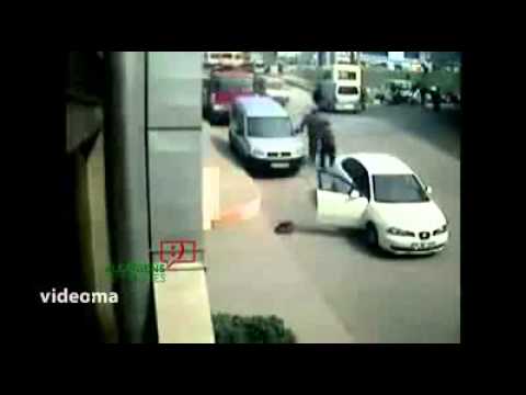 شاهد شاب يعتدى على فتاة ويجبرها على ركوب السيارة معه