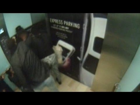 بالفيديو رجل يوجه 15 لكمة لشريكته