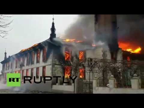 شاهد حريق ضخم في مسجد وسط جمهورية داغستان الروسية