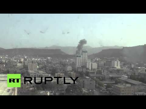 شاهد عاصفة الحزم تستهدف وزارة الدفاع في صنعاء