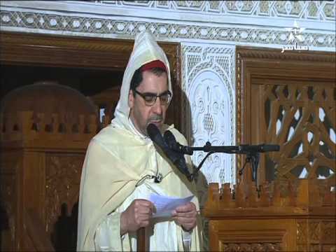 شاهد خطيب الجمعة يذرف الدمع أمام العاهل المغربي