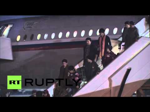 شاهد وصول 300 روسي تم إجلاؤهم من اليمن