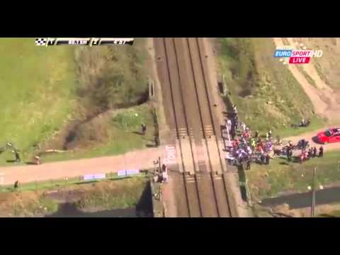 القطار السريع كاد يتسبب في كارثة في طواف الدراجات بفرنسا