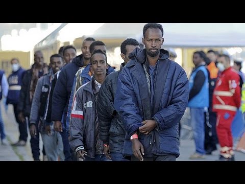 شاهد إيطاليا تستقبل 10 آلاف مهاجر غير شرعي