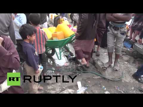 شاهد المدنيون في اليمن يعانون من نقص مياه الشرب