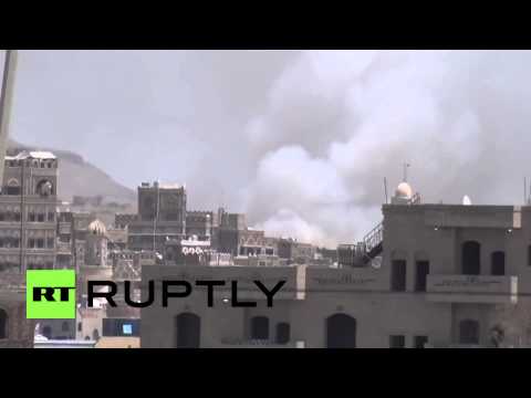 بالفيديو عاصفة الحزم تقصف معسكر الحفا في صنعاء