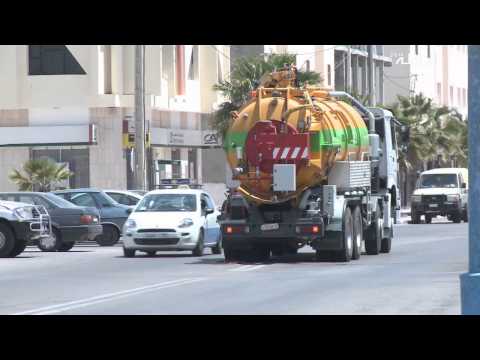 بالفيديو شاحنات تطهير السائل في الداخلة