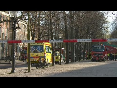 بالفيديو الشرطة تعتقل شخصًا بعد حريق طال السفارة البريطانية في لاهاي