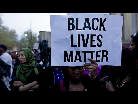 شاهد احتجاجات في بالتيمور الأميركية بعد وفاة أسود