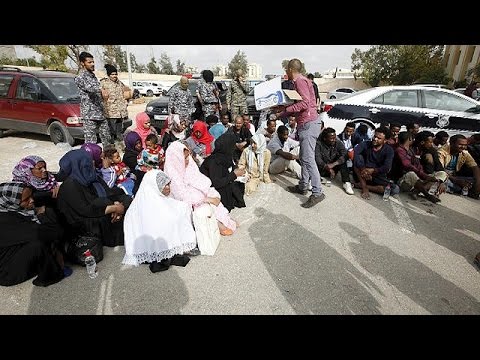 شاهد وصول 450 مهاجرًا إلى سواحل أغوستا الإيطالية