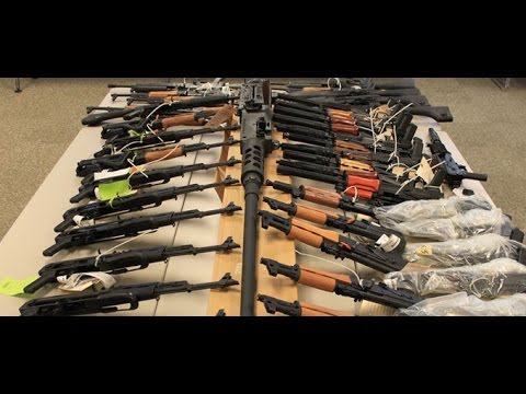 بالفيديو ضبط شحنة أسلحة في ميناء روتردام موجهة إلى المغرب