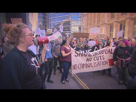 بالفيديو هل سيتمكن الشباب من إسماع صوته في الانتخابات البريطانية