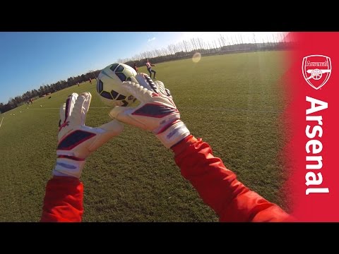 بالفيديو تدريبات حراس مرمى فريق أرسنال