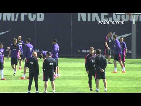 بالفيديو بيكيه يرفض اللاعب الحائر ويجبر نيمار على قطع الكرة