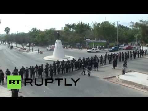 بالفيديو اشتباكات بين الشرطة ومحتجين في تشياباس المكسيكية