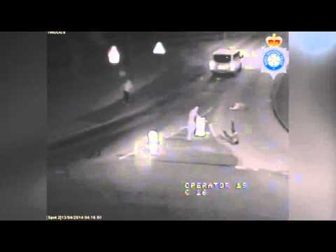 شاهد هجوم مروع لحارسي باكينغهام على شخصين