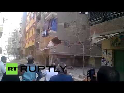 بالفيديو انهيار عمارة سكنية بحي المعادي في القاهرة